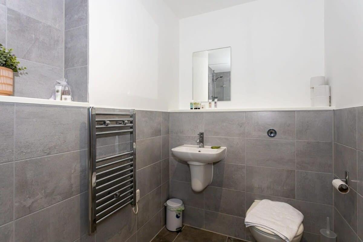 Stunning 2 Bed Apartment In Salford Amazing Views Manchester Exterior photo