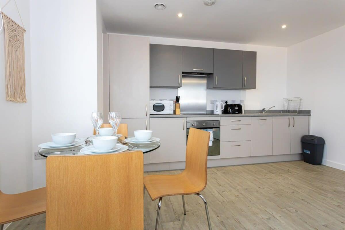 Stunning 2 Bed Apartment In Salford Amazing Views Manchester Exterior photo