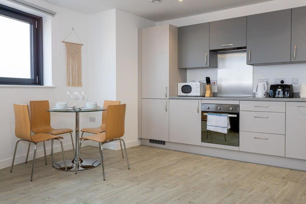 Stunning 2 Bed Apartment In Salford Amazing Views Manchester Exterior photo