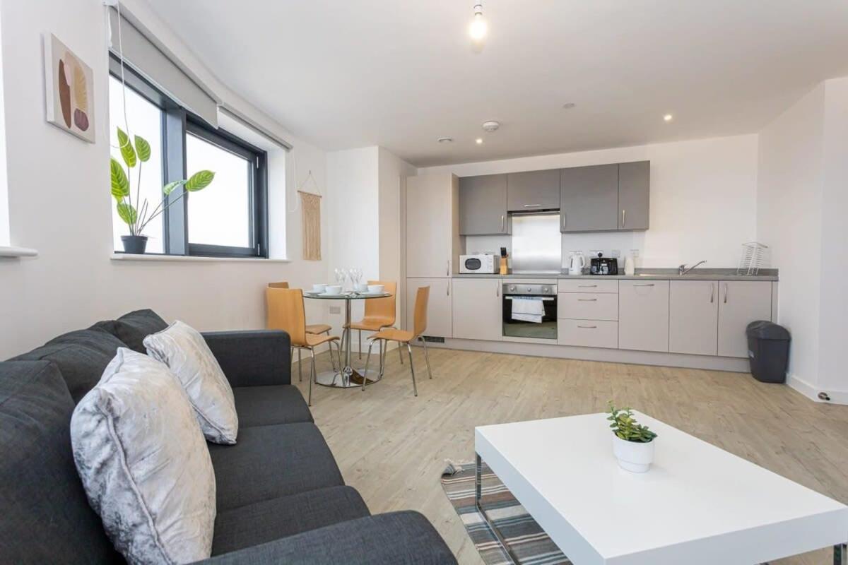 Stunning 2 Bed Apartment In Salford Amazing Views Manchester Exterior photo