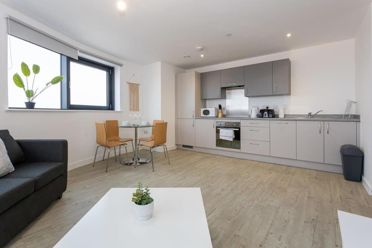 Stunning 2 Bed Apartment In Salford Amazing Views Manchester Exterior photo