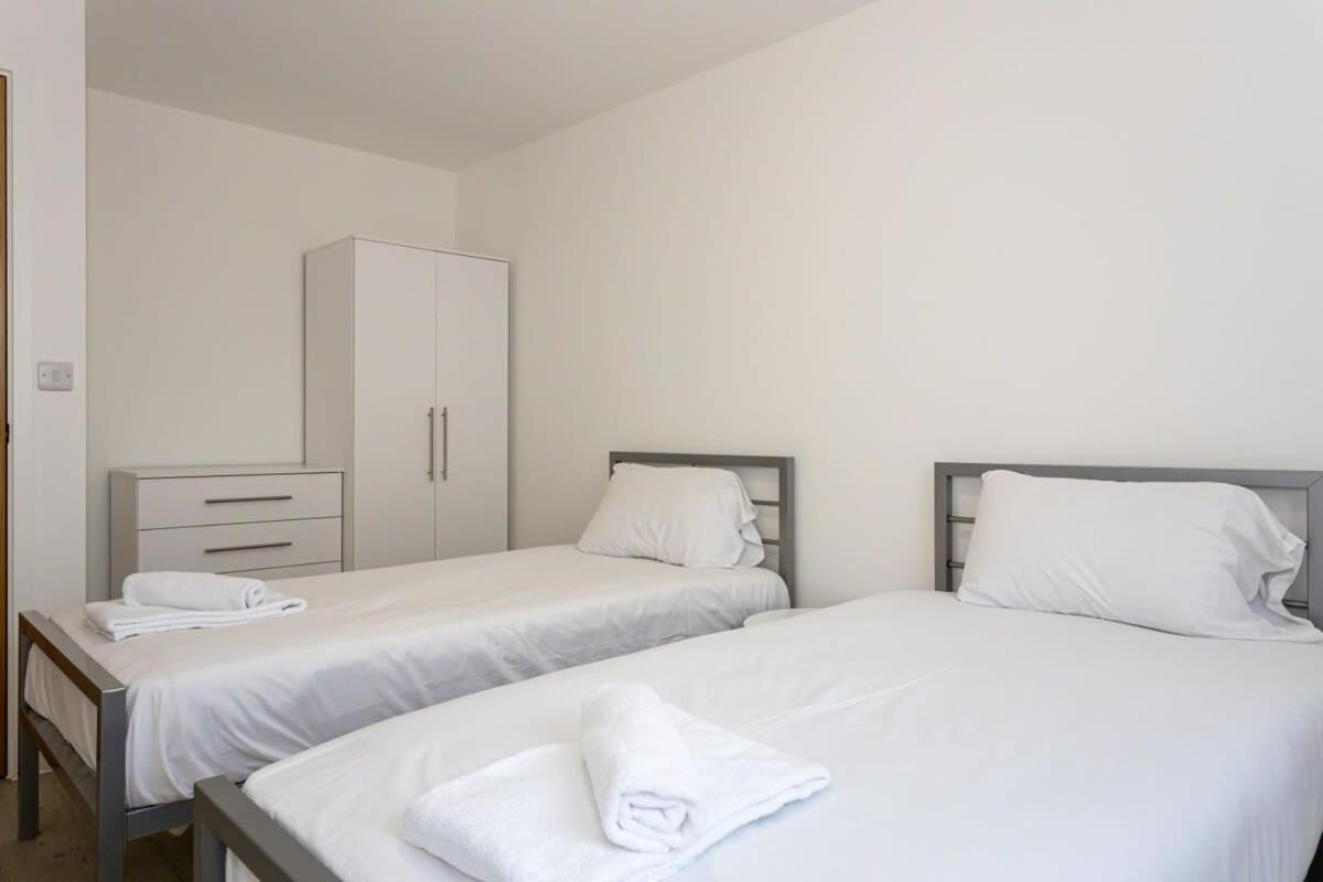 Stunning 2 Bed Apartment In Salford Amazing Views Manchester Exterior photo