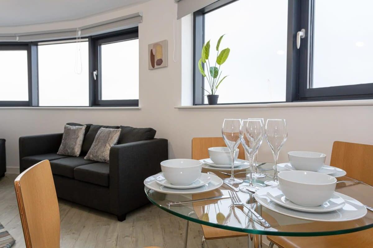 Stunning 2 Bed Apartment In Salford Amazing Views Manchester Exterior photo