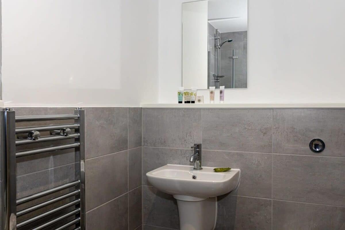 Stunning 2 Bed Apartment In Salford Amazing Views Manchester Exterior photo
